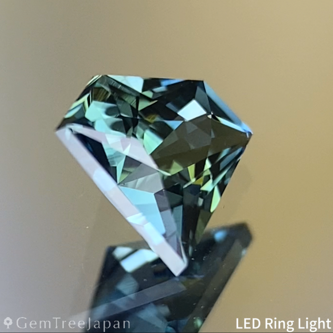 Teal Blue Sapphire 0.446ct / Cameroon