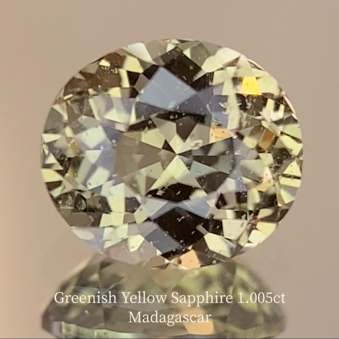 Greenish Yellow Sapphire 1.005ct / Madagascar