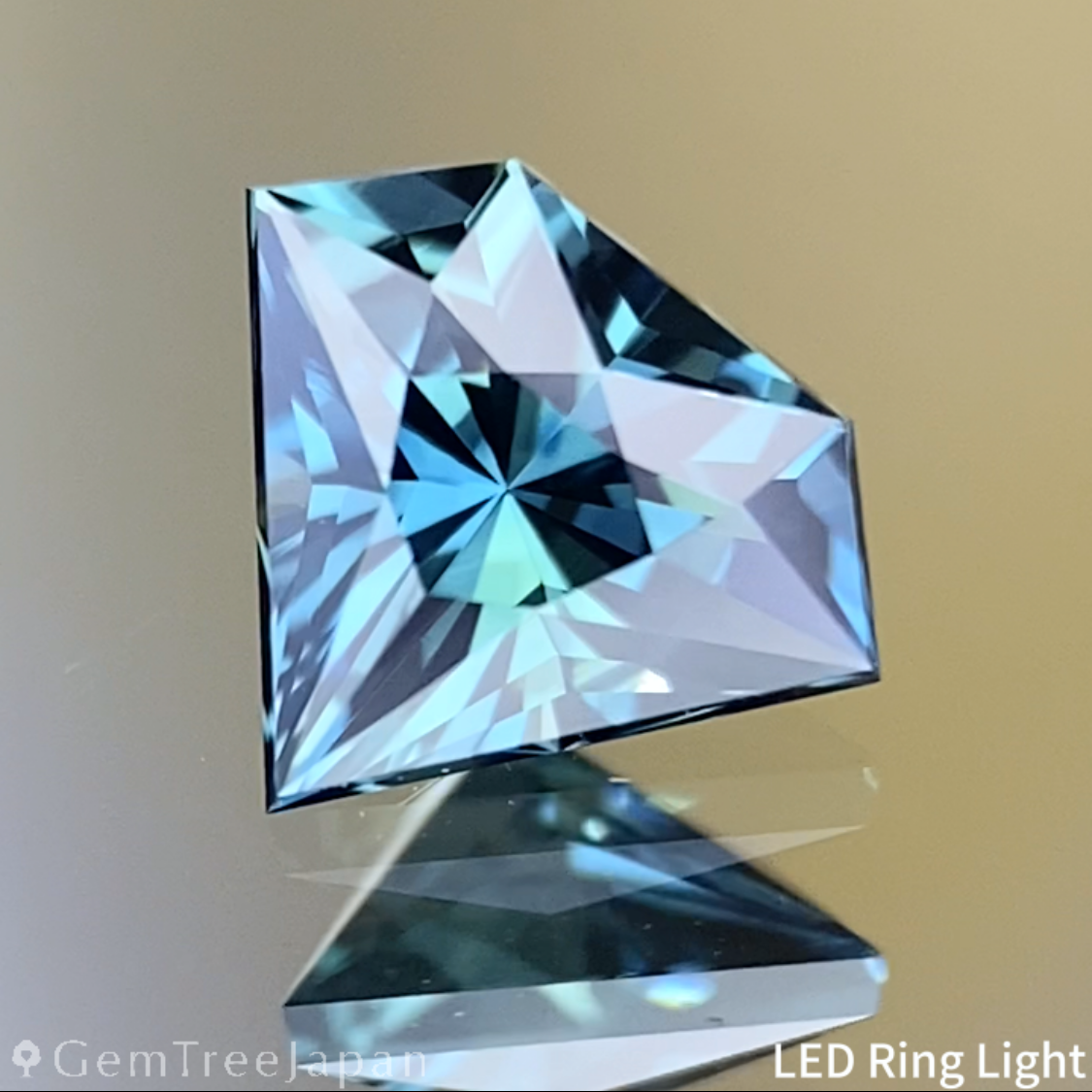 Teal Blue Sapphire 0.446ct / Cameroon