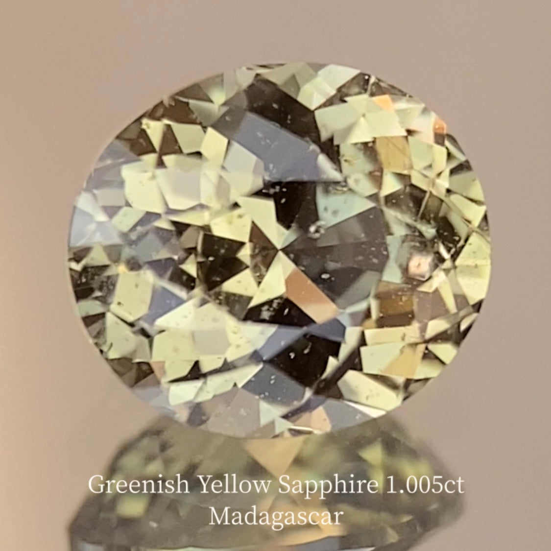 Greenish Yellow Sapphire 1.005ct / Madagascar