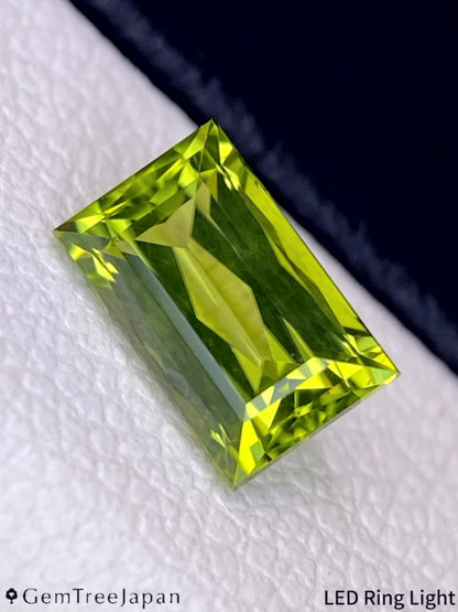 【Trial Price】"Scissors Cut" Peridot 1.00ct / U.S.A.