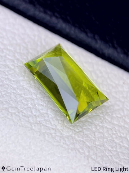 【Trial Price】"Scissors Cut" Peridot 1.00ct / U.S.A.
