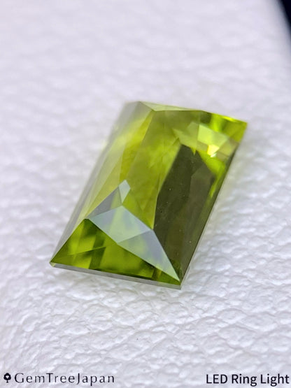 【Trial Price】"Scissors Cut" Peridot 1.00ct / U.S.A.