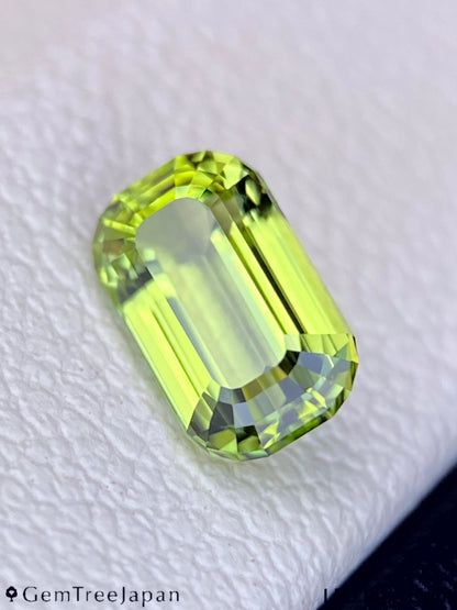 【Trial Price】"Super Elegant Cut" Peridot 0.75ct / U.S.A.