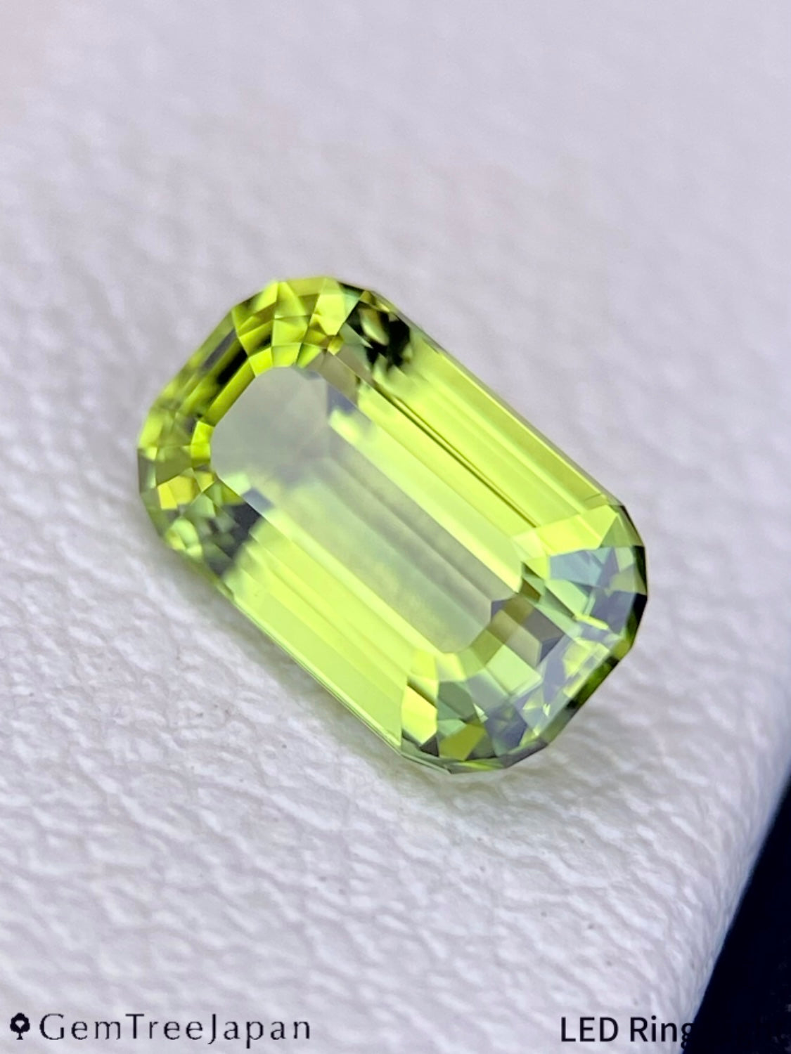【Trial Price】"Super Elegant Cut" Peridot 0.75ct / U.S.A.