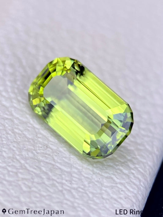 【Trial Price】"Super Elegant Cut" Peridot 0.75ct / U.S.A.