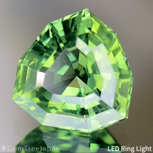 Yellowish Green Sapphire 2.006ct / Nigeria
