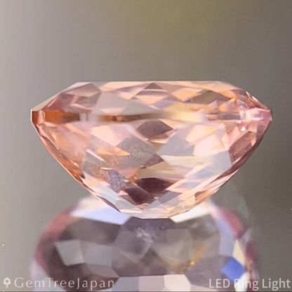 Padparadscha Sapphire 1.427ct / Madagascar