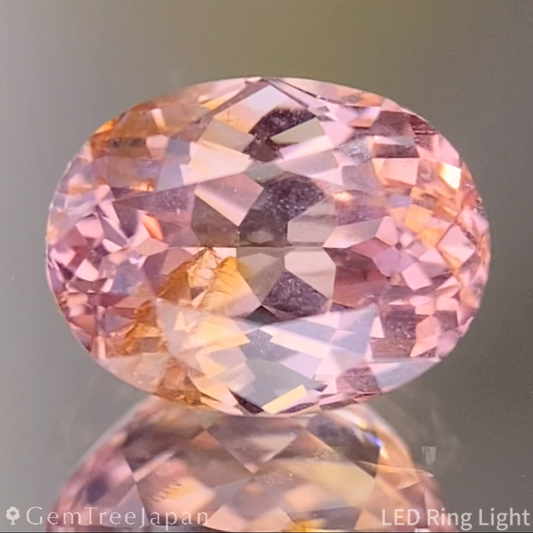 Padparadscha Sapphire 1.427ct / Madagascar