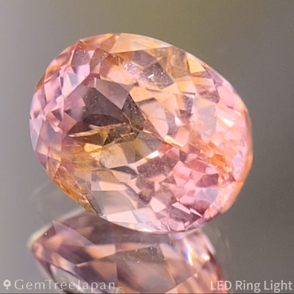 Padparadscha Sapphire 1.427ct / Madagascar