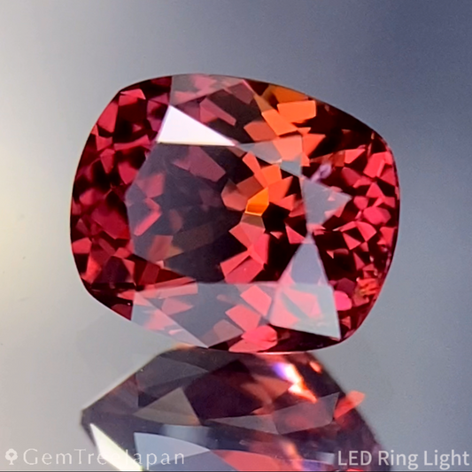 Orangy Purple Sapphire 0.83ct / Madagascar