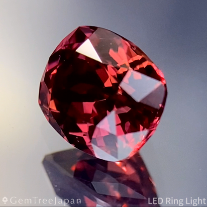 Orangy Purple Sapphire 0.829ct / Madagascar