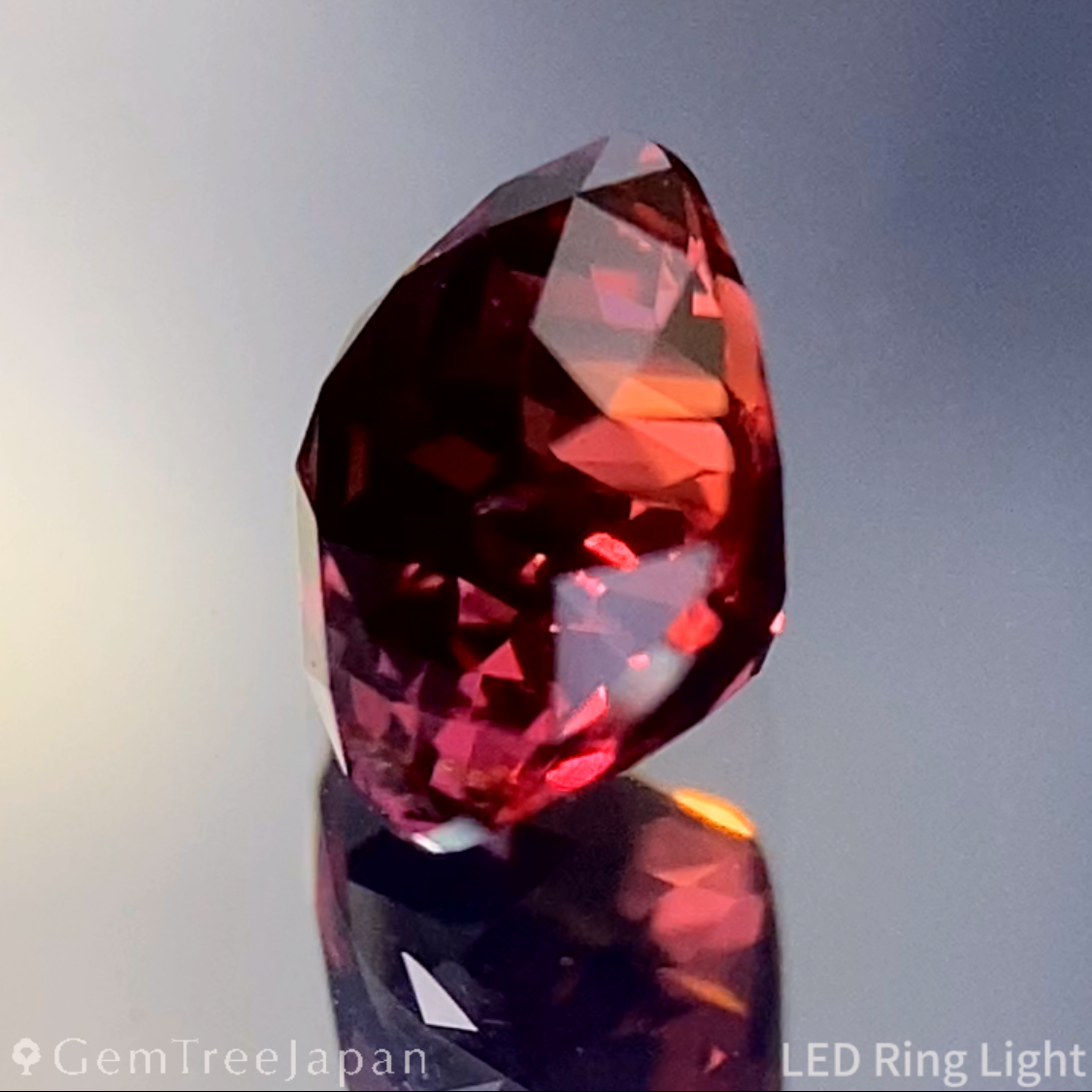 Orangy Purple Sapphire 0.829ct / Madagascar