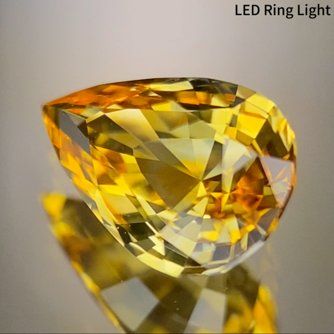 Orangy Yellow Sapphire 0.863ct / Kanchanaburi