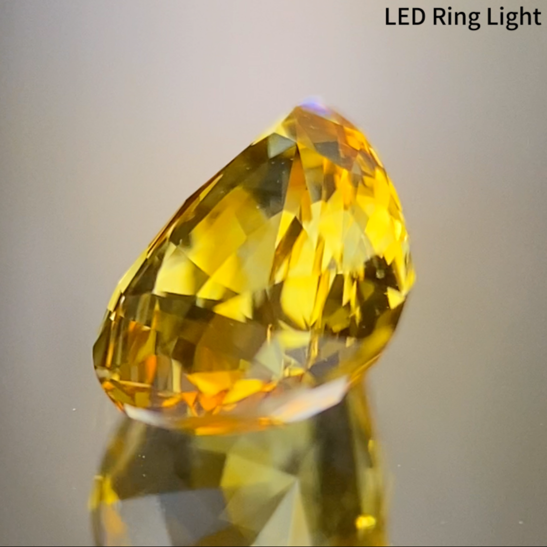 Orangy Yellow Sapphire 0.863ct / Kanchanaburi