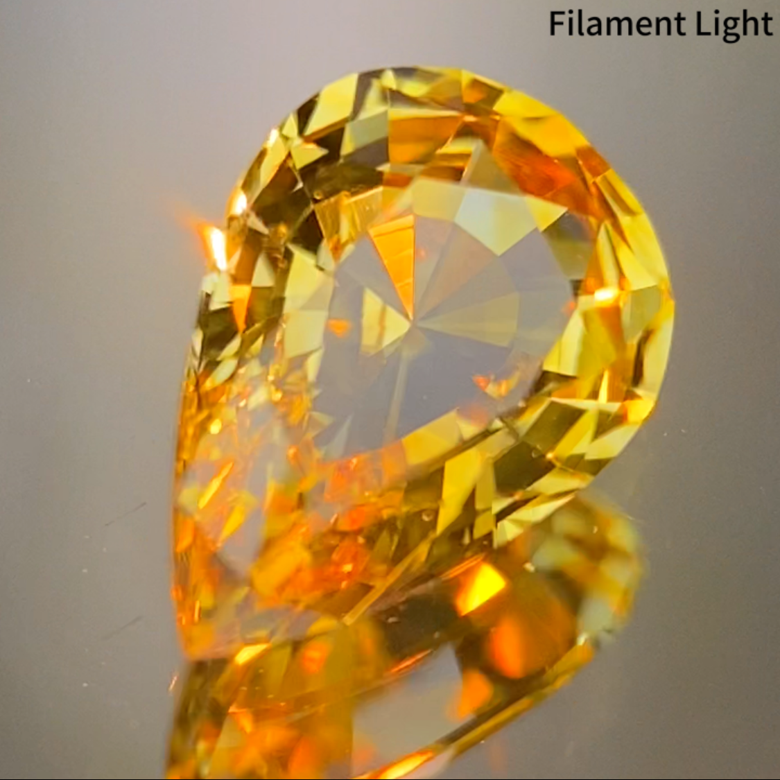 Orangy Yellow Sapphire 0.863ct / Kanchanaburi