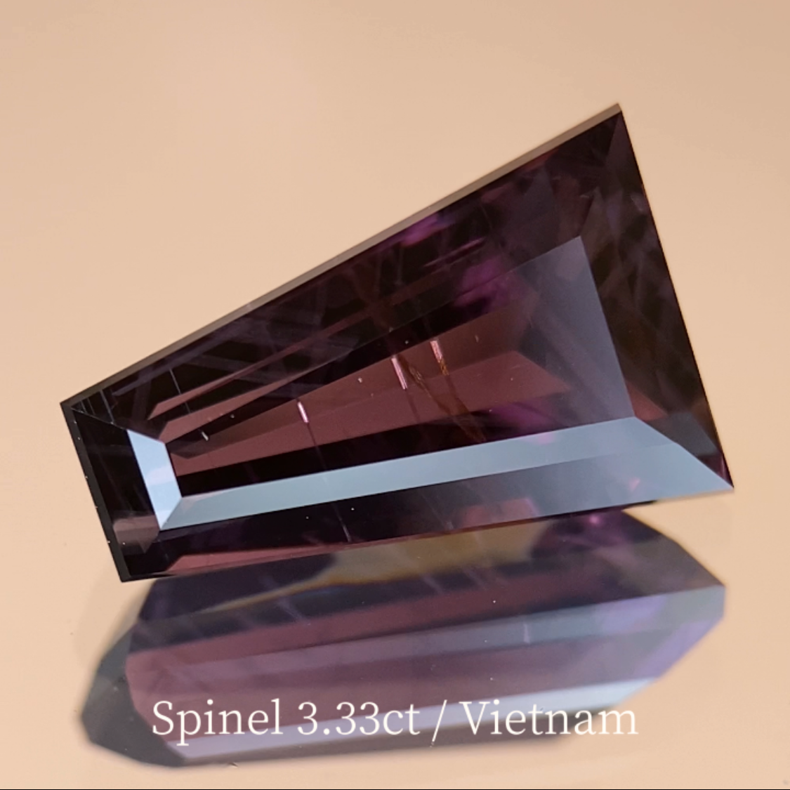 Purple Spinel 3.337ct / Vietnam