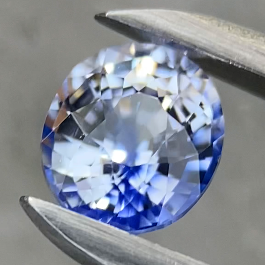 Parti-Color Sapphire 0.54ct / Sri Lanka