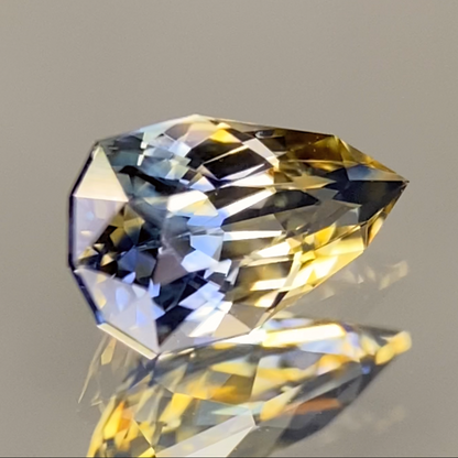 Parti-Color Sapphire 0.67ct / Sri Lanka