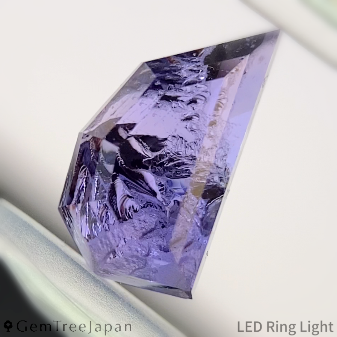 【Table & rough】Un-Heat Sapphire 2.033ct / Kanchanaburi