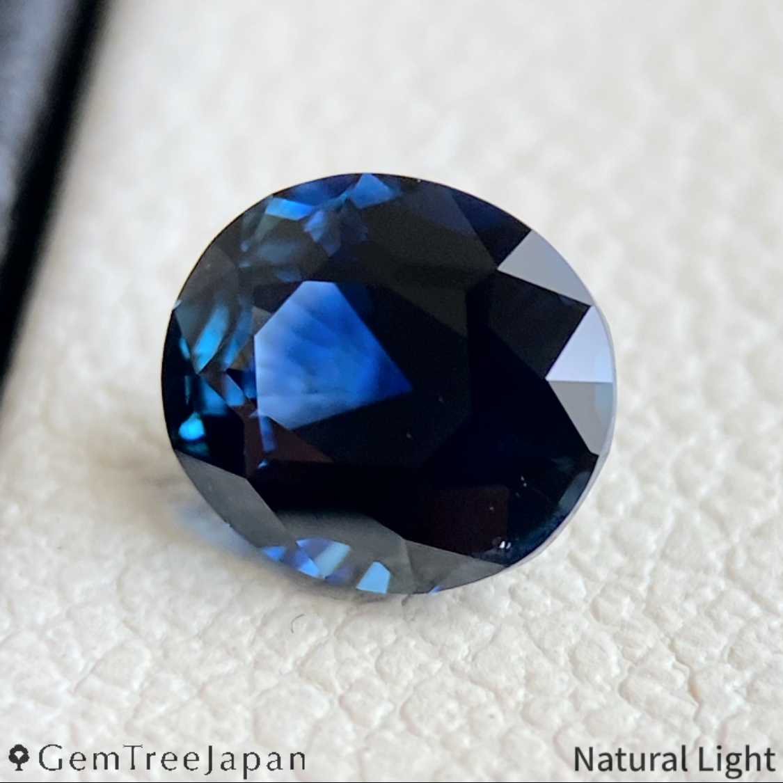 "Dark Peacock" Sapphire 0.744ct / Madagascar