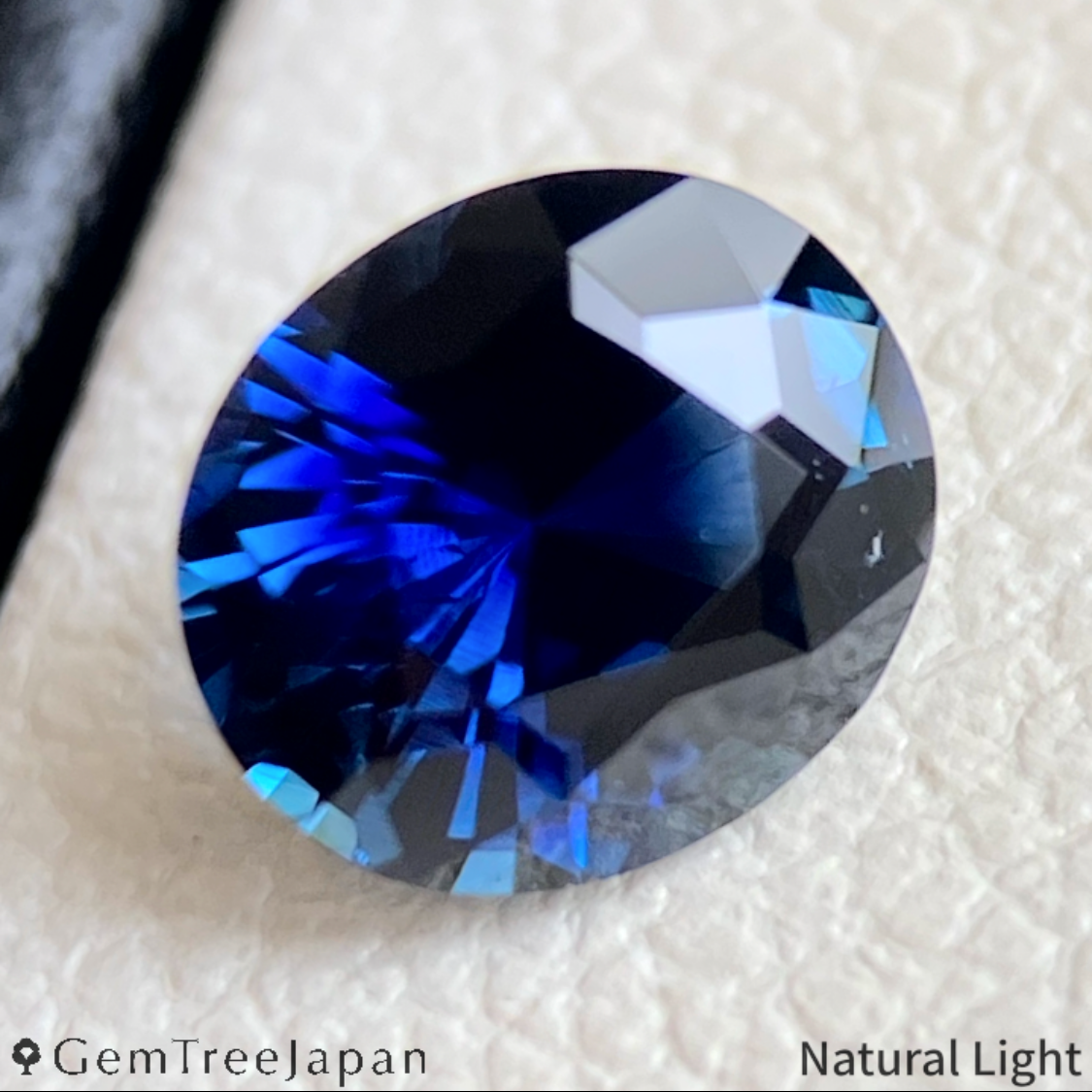 "Dark Peacock" Sapphire 0.744ct / Madagascar