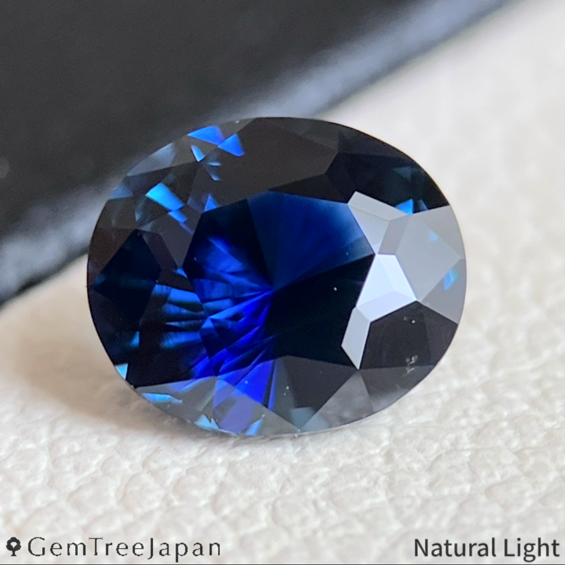 "Dark Peacock" Sapphire 0.744ct / Madagascar
