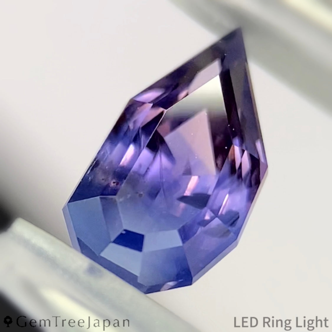 【Flame Frame】Un-Heat Sapphire 1.107ct / Kanchanaburi