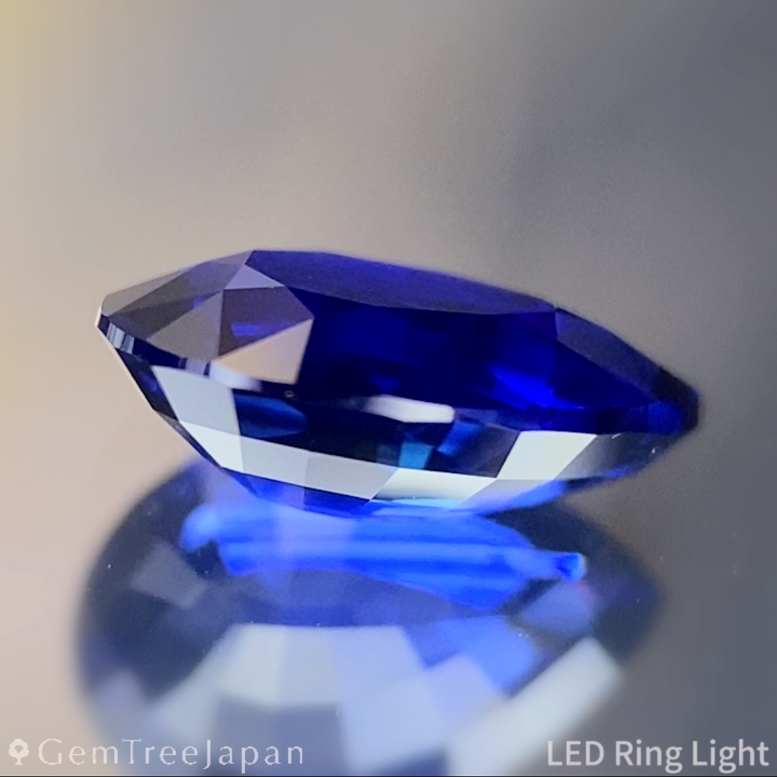 Royal Blue Sapphire 1.050ct / Burma