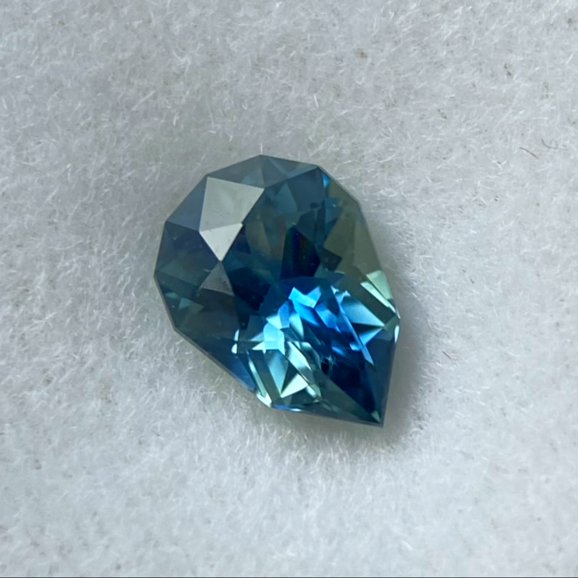 Parti-Color Sapphire 0.51ct / Sri Lanka