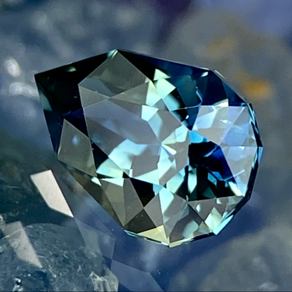 Parti-Color Sapphire 0.51ct / Sri Lanka