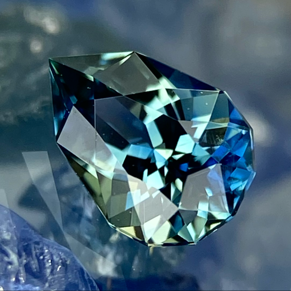 Parti-Color Sapphire 0.51ct / Sri Lanka