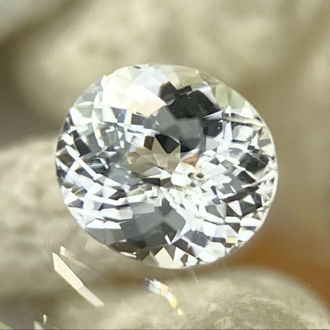 Un-Heat Colorless Sapphire 0.361ct / Sri Lanka