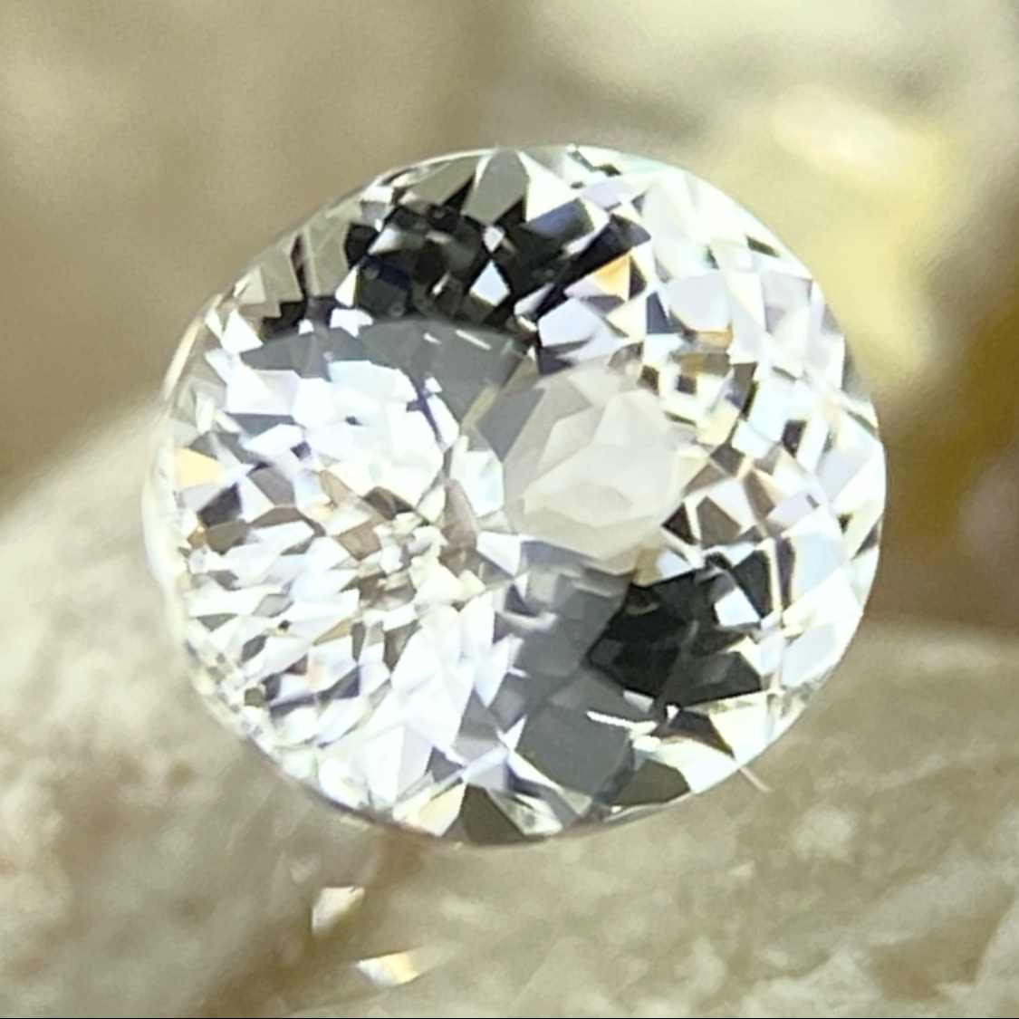 Un-Heat Colorless Sapphire 0.361ct / Sri Lanka