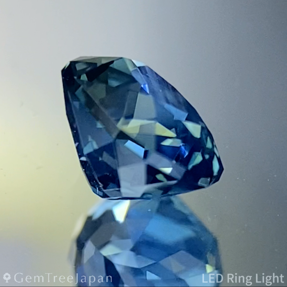 Greenish Blue Sapphire 0.605ct / Cameroon
