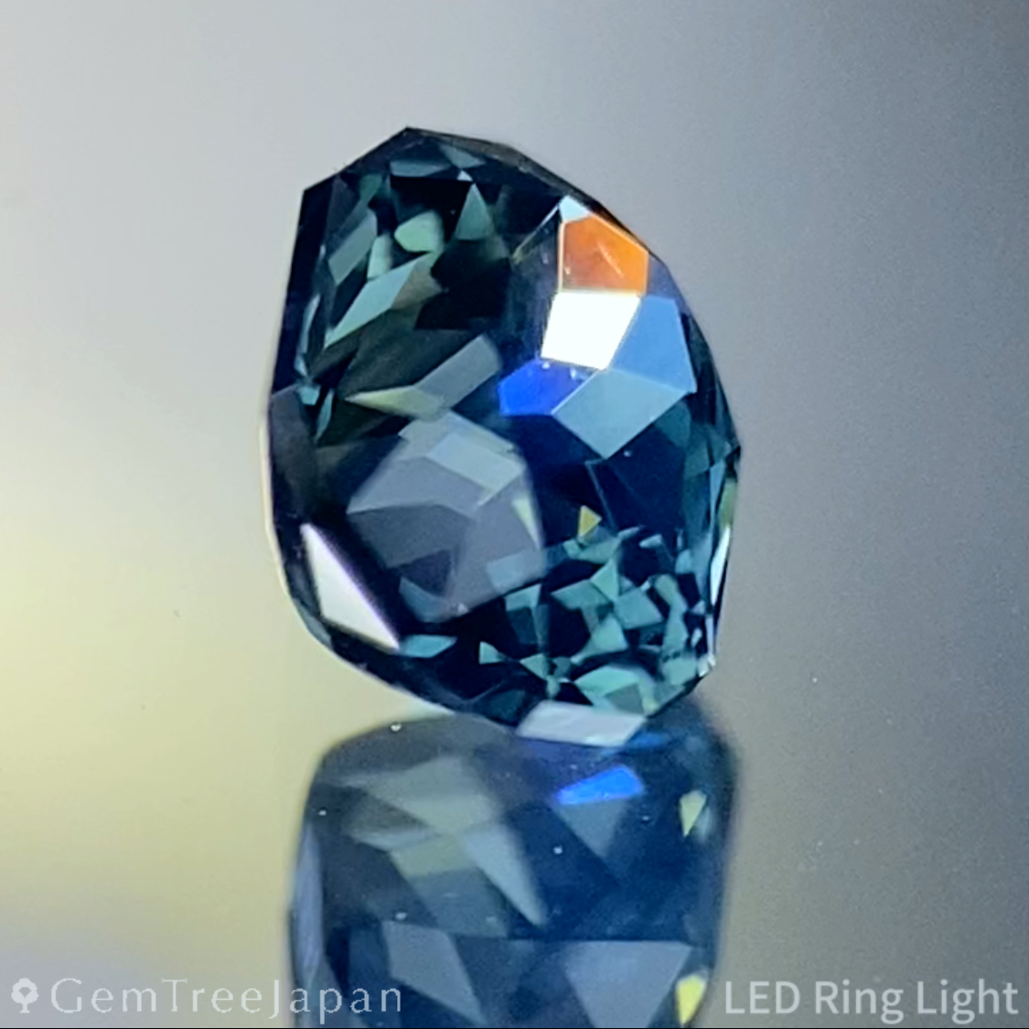 Greenish Blue Sapphire 0.605ct / Cameroon
