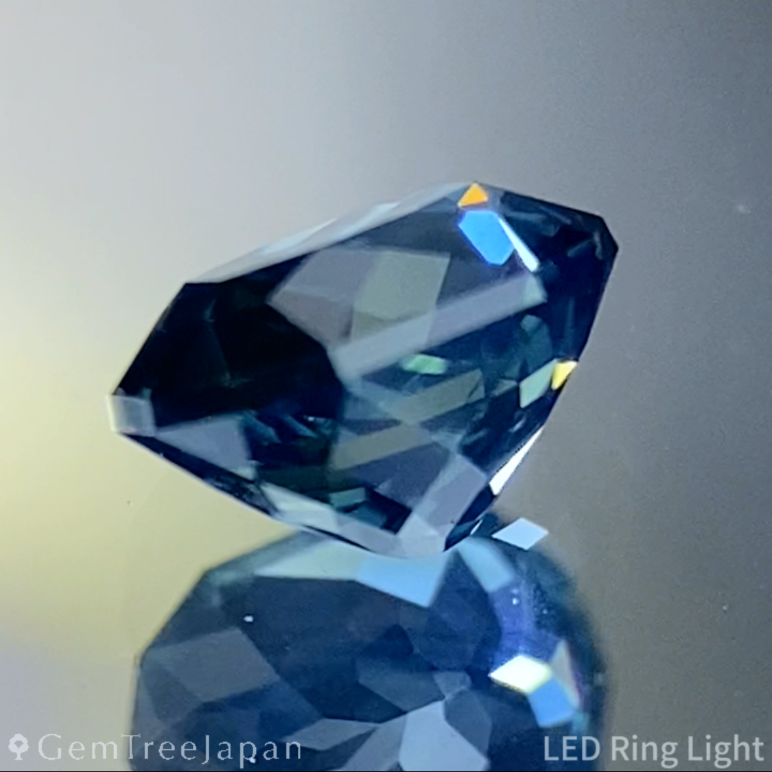 Greenish Blue Sapphire 0.605ct / Cameroon