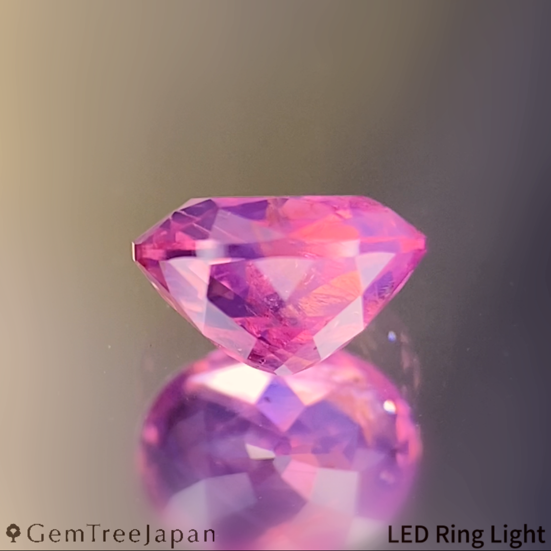 Un-Heat Padparadscha Sapphire 0.698ct / Sri Lanka