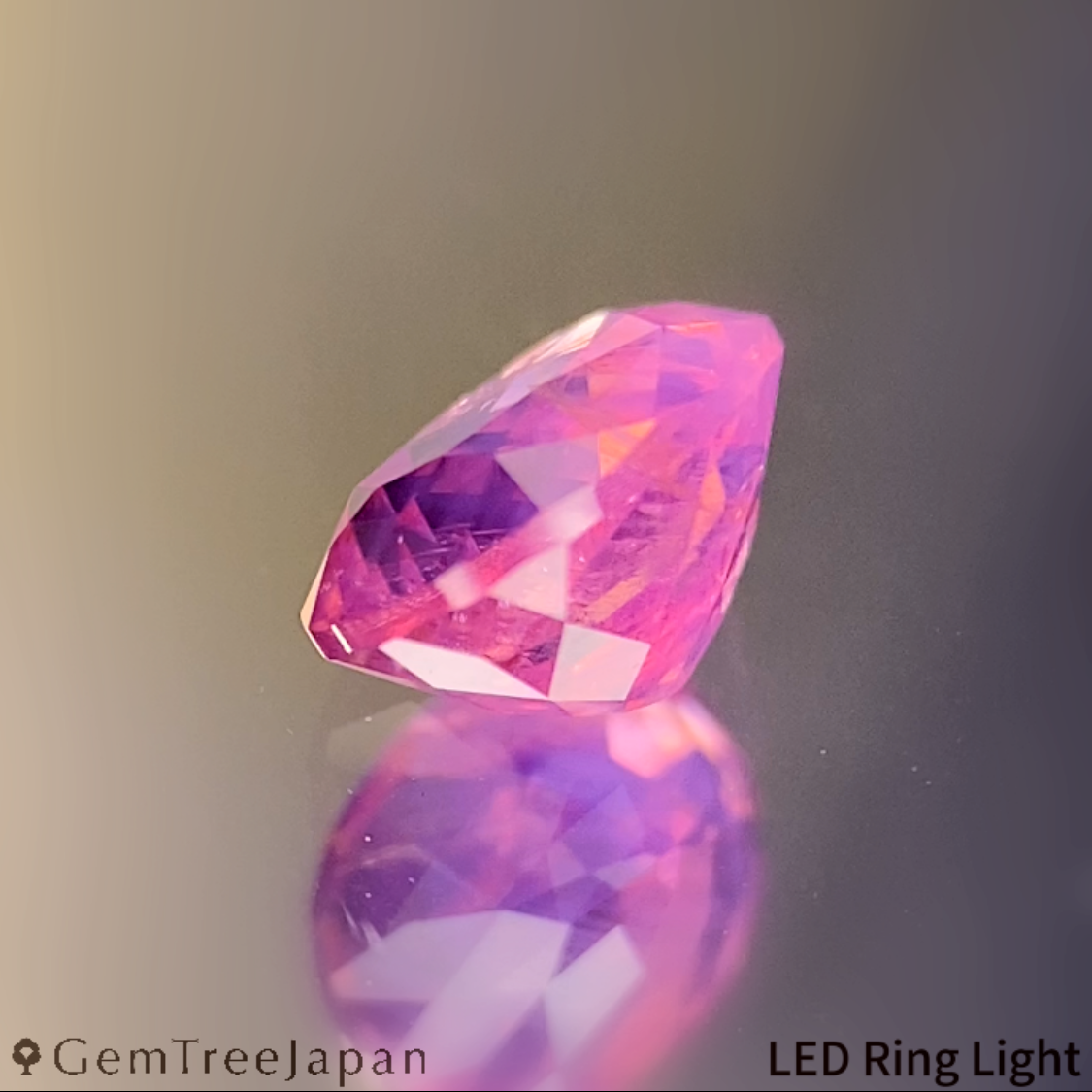 Un-Heat Padparadscha Sapphire 0.698ct / Sri Lanka
