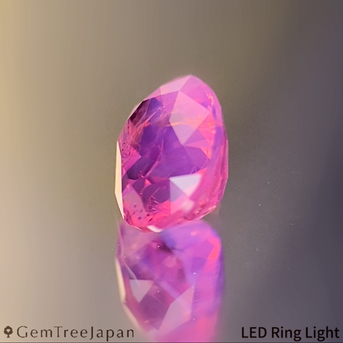 Un-Heat Padparadscha Sapphire 0.698ct / Sri Lanka