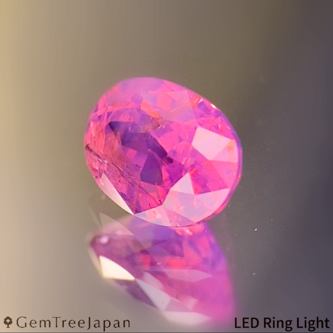 Un-Heat Padparadscha Sapphire 0.698ct / Sri Lanka