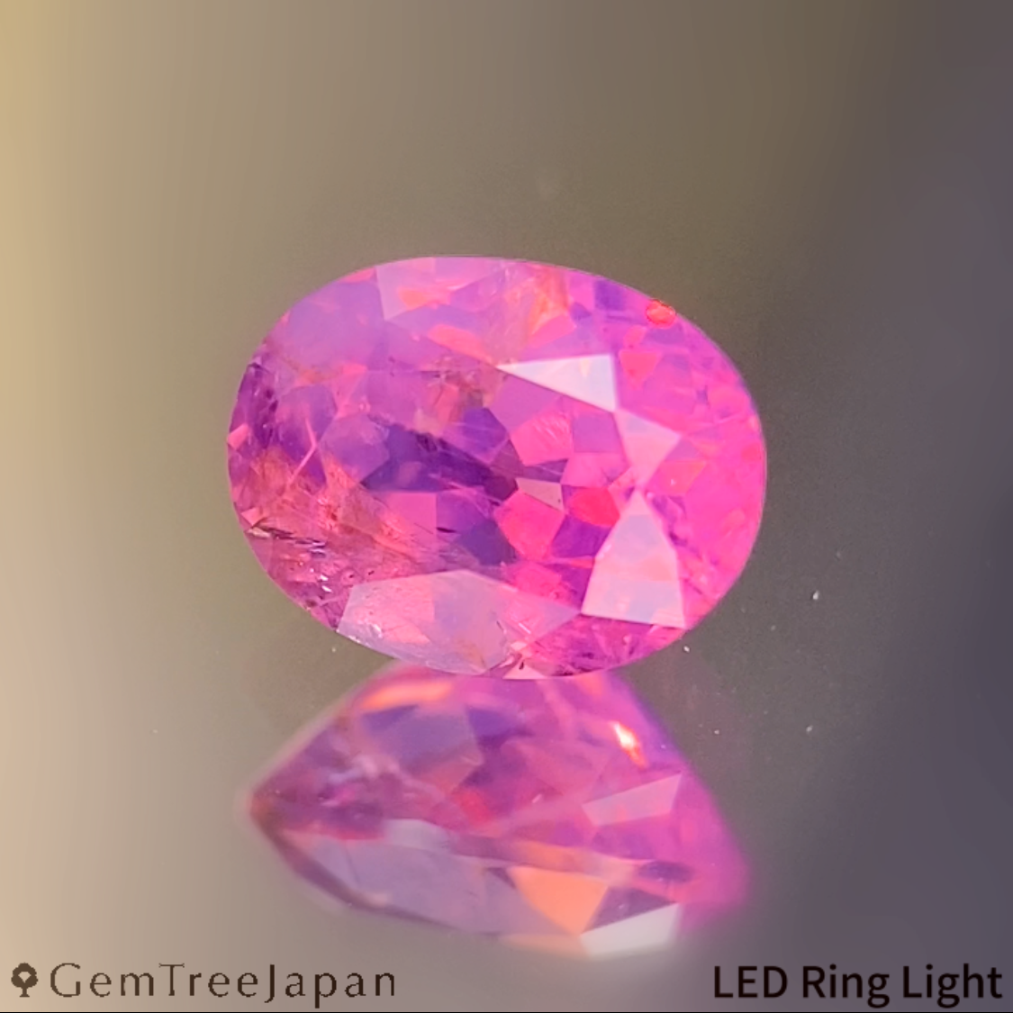 Un-Heat Padparadscha Sapphire 0.698ct / Sri Lanka