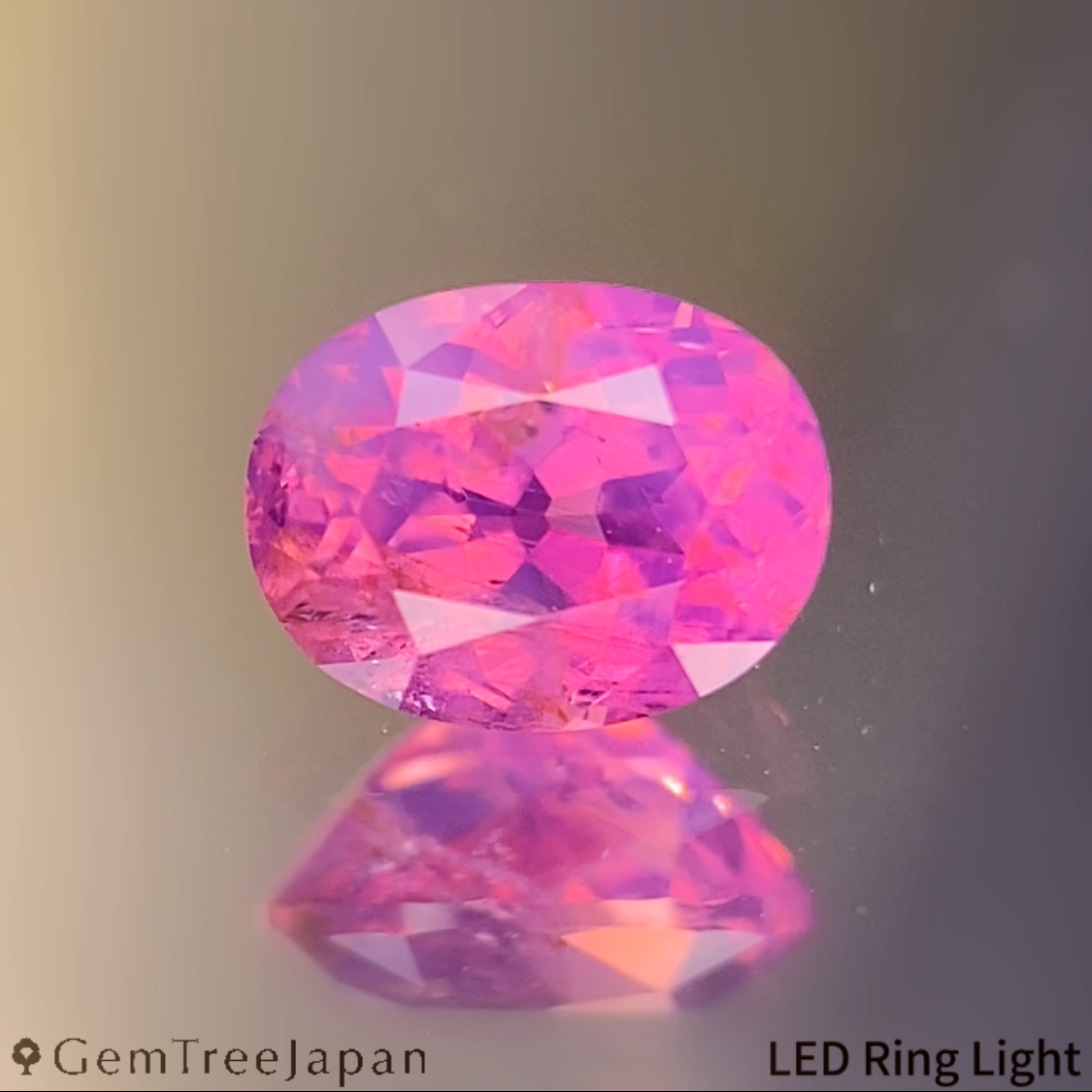 Un-Heat Padparadscha Sapphire 0.698ct / Sri Lanka