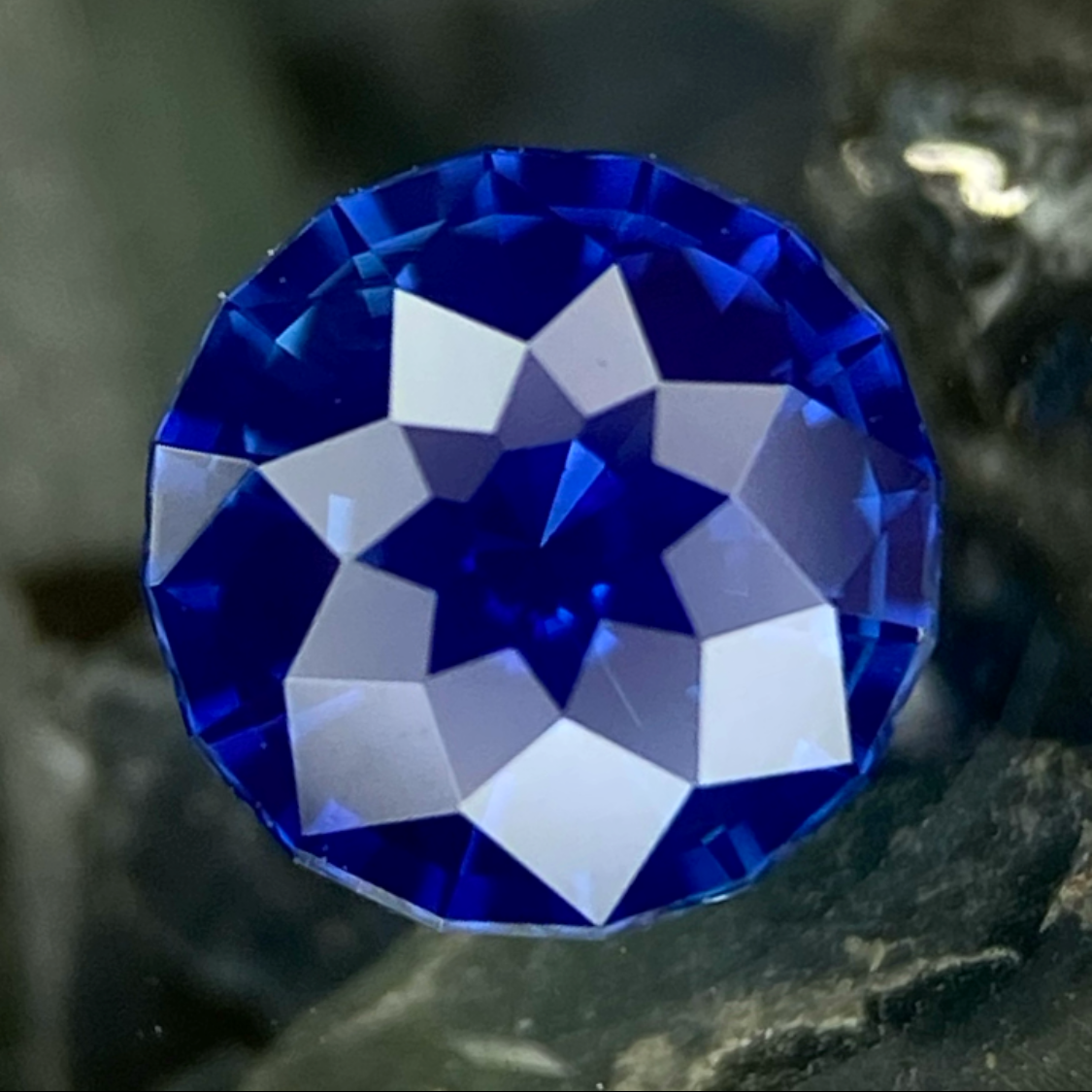 Un-Heat Cornflower Blue Sapphire 0.56ct / Madagascar