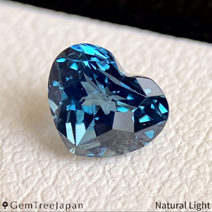 "Teal Blue Heart" Sapphire 0.886ct / Nigeria