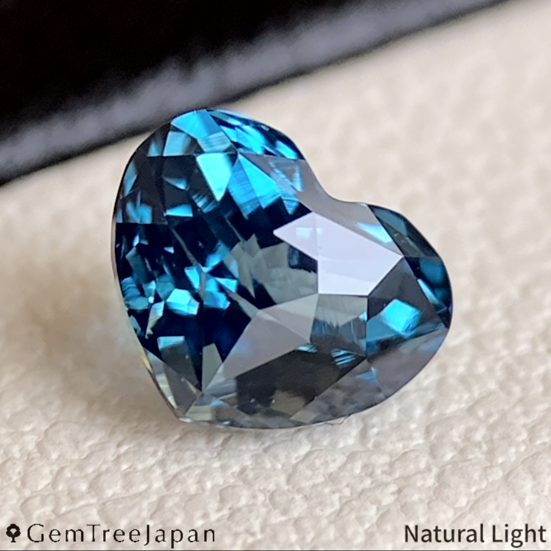 "Teal Blue Heart" Sapphire 0.886ct / Nigeria