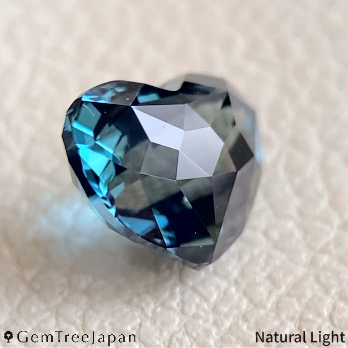"Teal Blue Heart" Sapphire 0.886ct / Nigeria