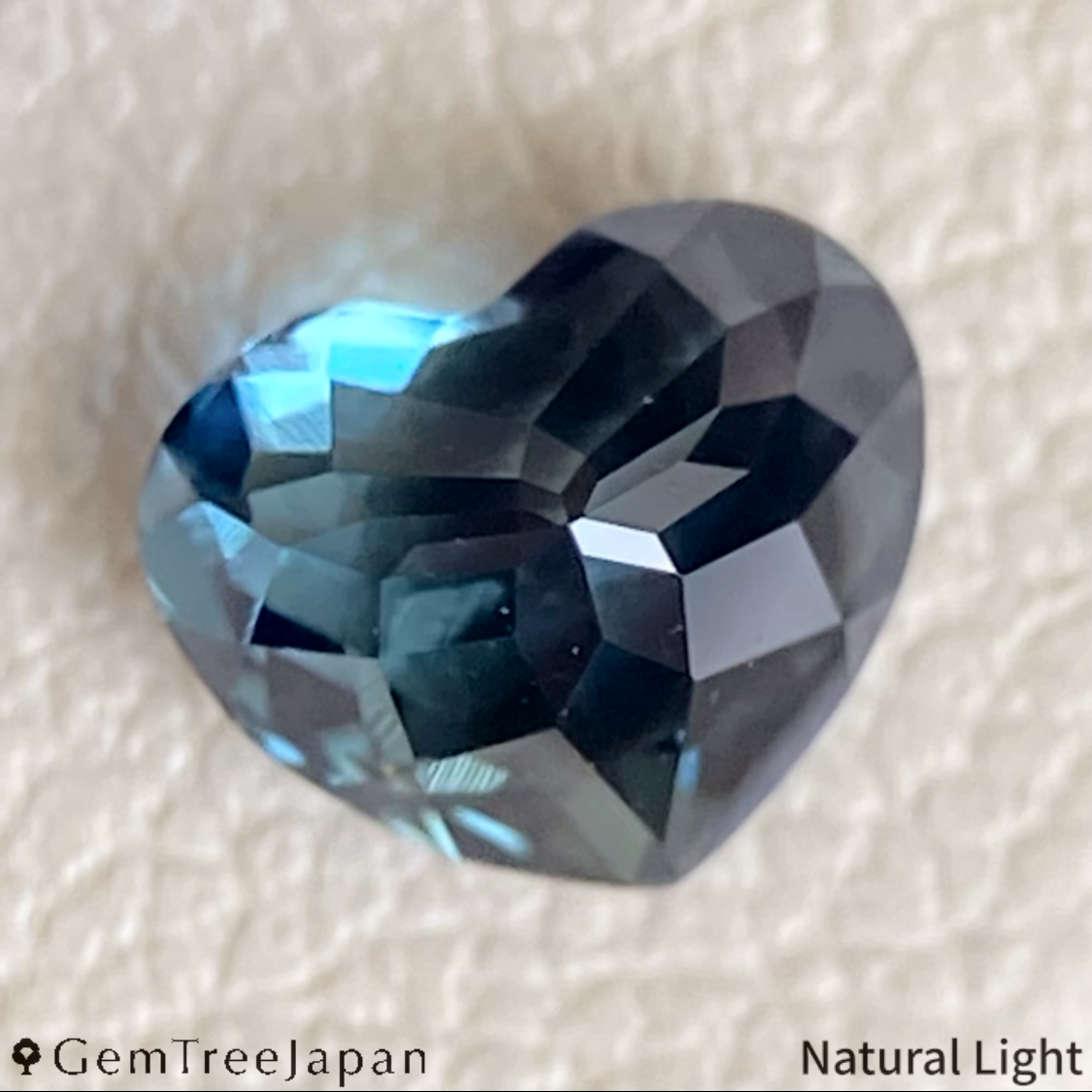 "Teal Blue Heart" Sapphire 0.886ct / Nigeria