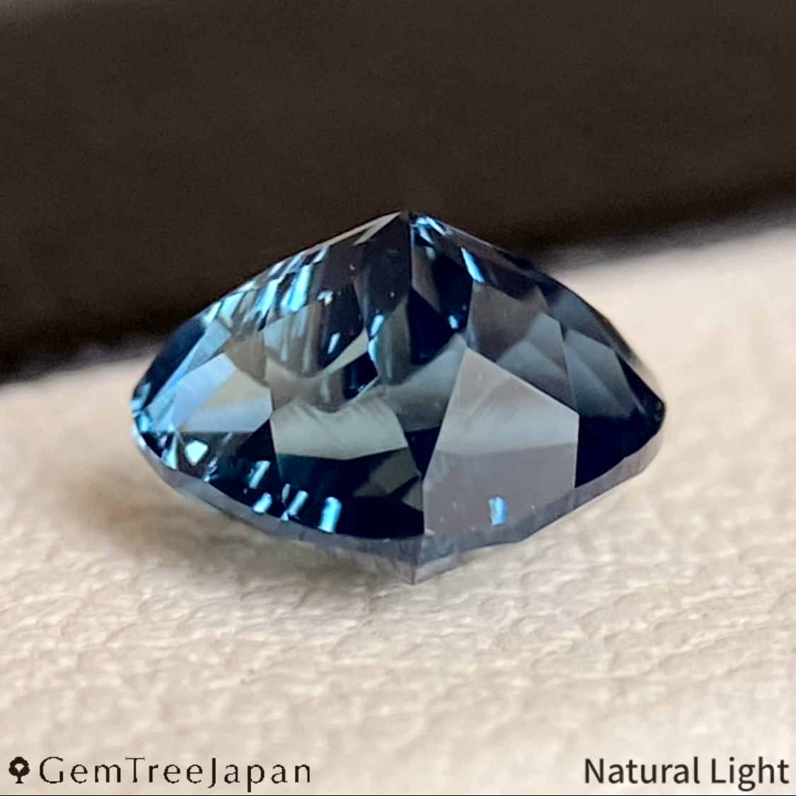 "Teal Blue Heart" Sapphire 0.886ct / Nigeria