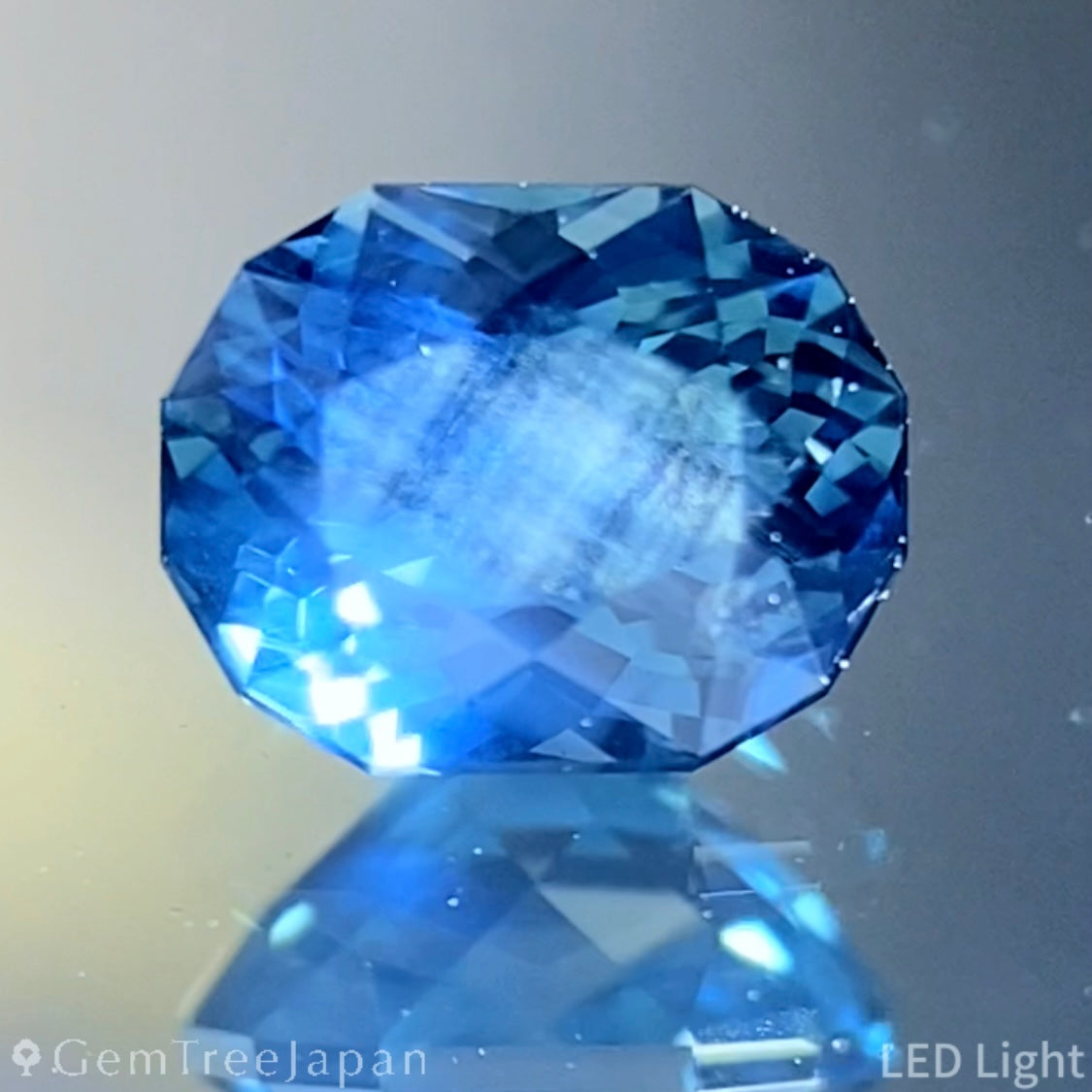 Greenish Blue Sapphire 0.605ct / Cameroon